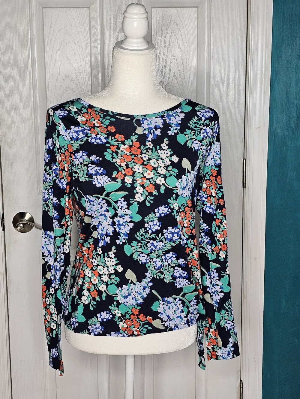 Long Sleeve Floral Crewneck Top in Navy